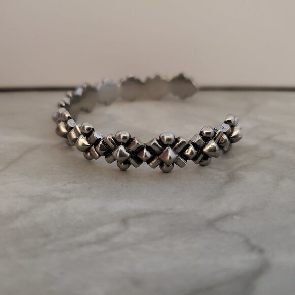 💖 J.Crew Antiqued Distressed Silver Bangle Bracelet 💖 - Picture 3 of 9